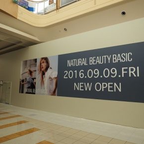 ショッピングモール　工事壁サイン